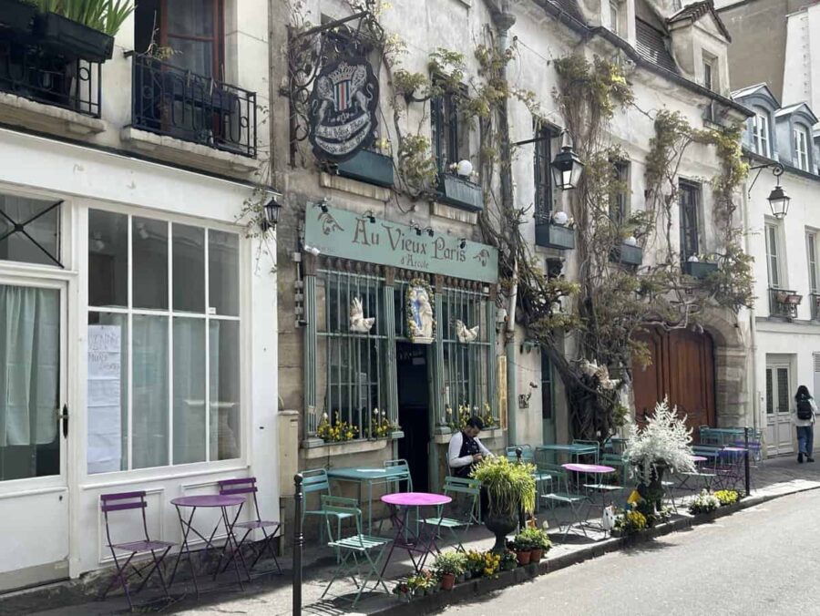 Au Vieux Paris d´Arcole on Île de la Cite