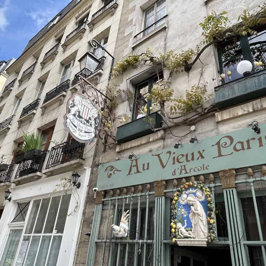 Au Vieux Paris d´Arcole on Île de la Cite