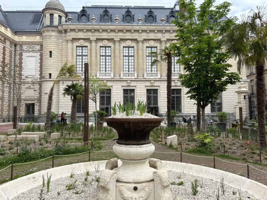 Entrance to Bibliotheque Nationale de France (BNF Richelieu) Paris