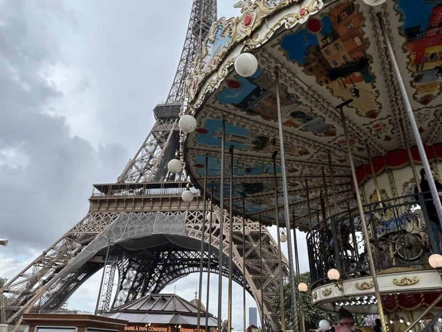 Carrousel de la Tour Eiffel Paris