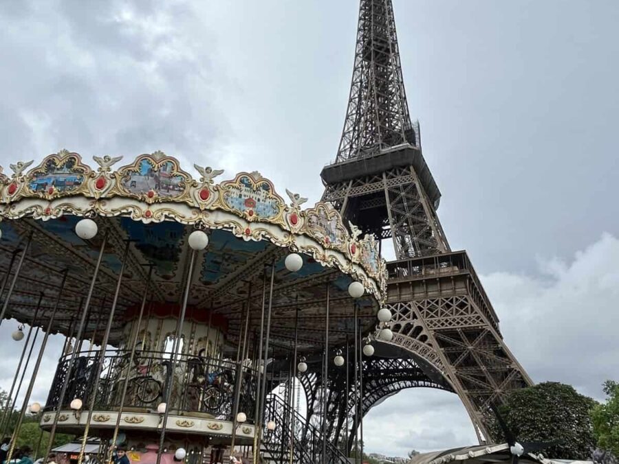 Carrousel de la Tour Eiffel Paris