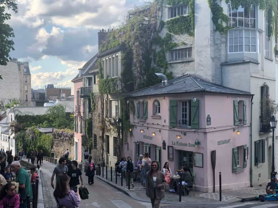 La Maison Rose on Rue l´Abrevoir Paris