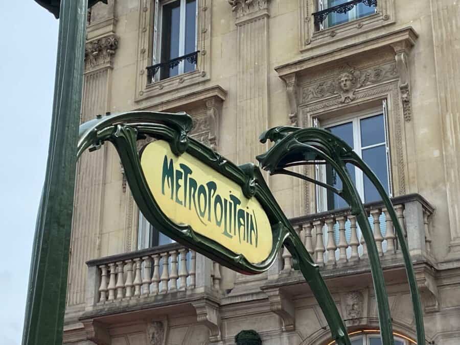 Metropolitan sign Paris
