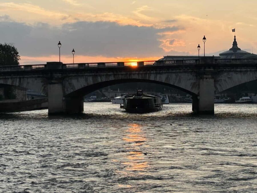 Seine River Cruise with dinner Paris