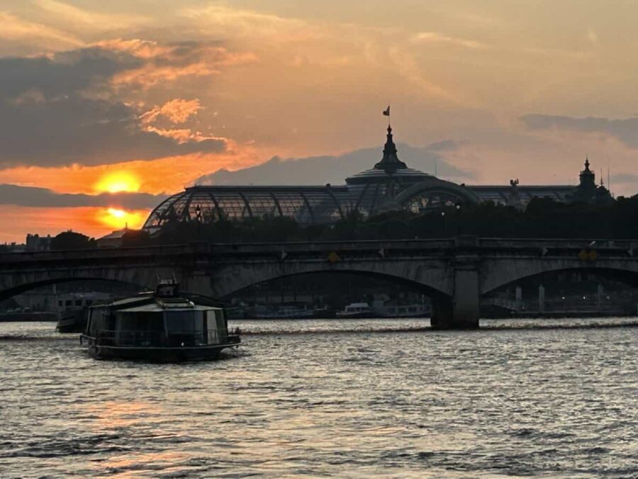 Seine River Cruise with dinner Paris