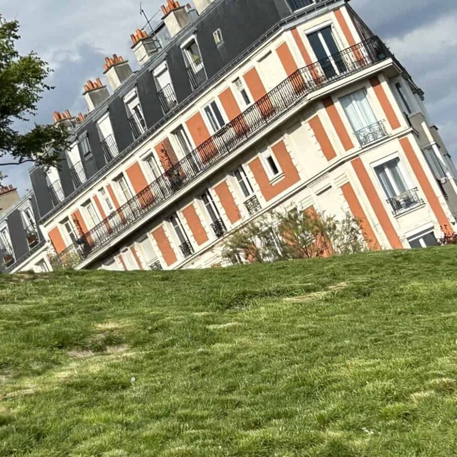 Sinking House near Sacre Coeur Paris