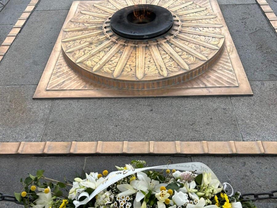 Tomb of the unknown soldier Arc de Triomphe Paris