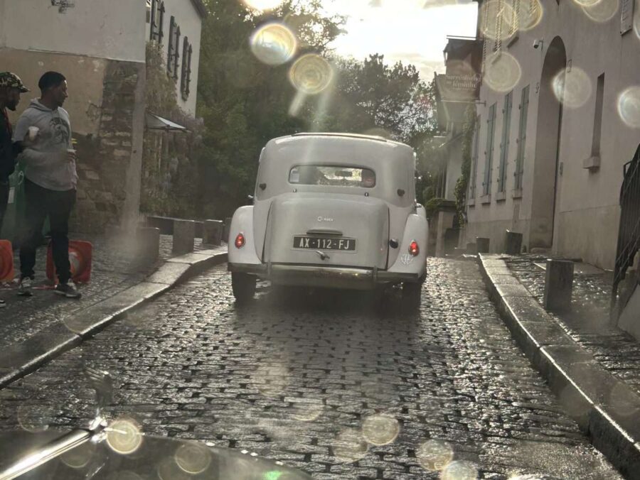 Citroen Traction Tour on narrow cobblestone streets in Montmartre