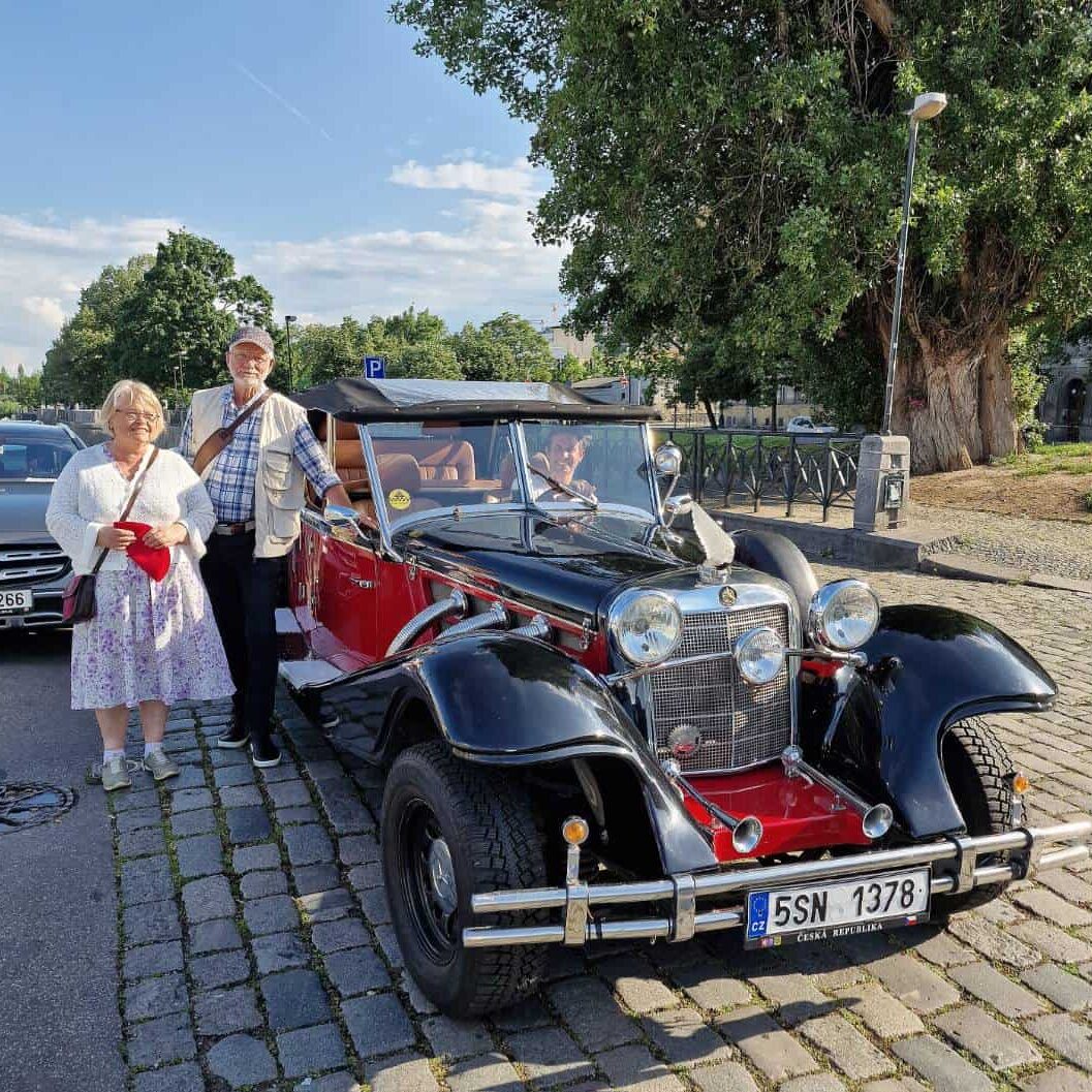 Tour in a vintage Mercedes 770 from 1930