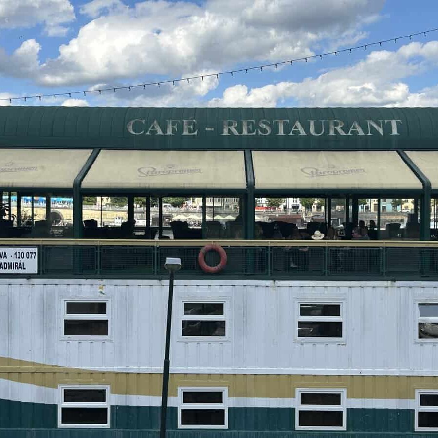 Café och restaurant på Botel Admiral