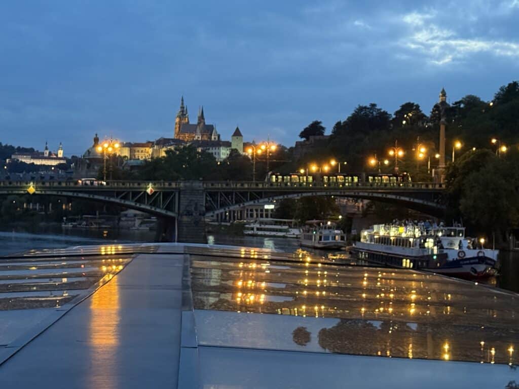Kvällskryssning på Vlta i Prag