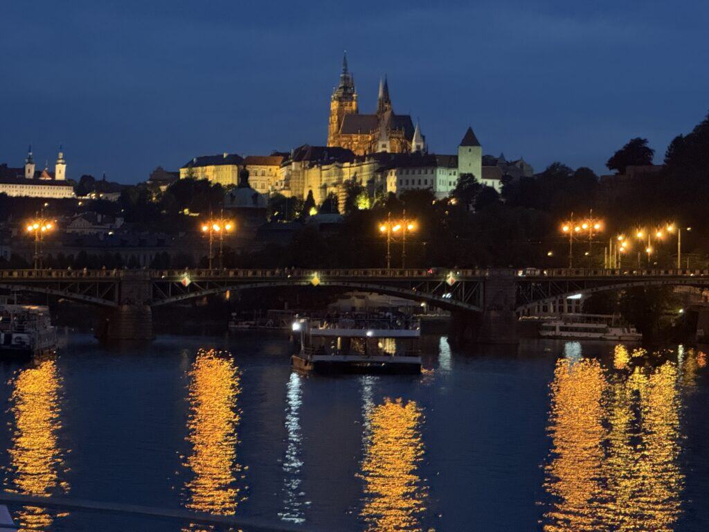 Kvällskryssning på Vlta i Prag