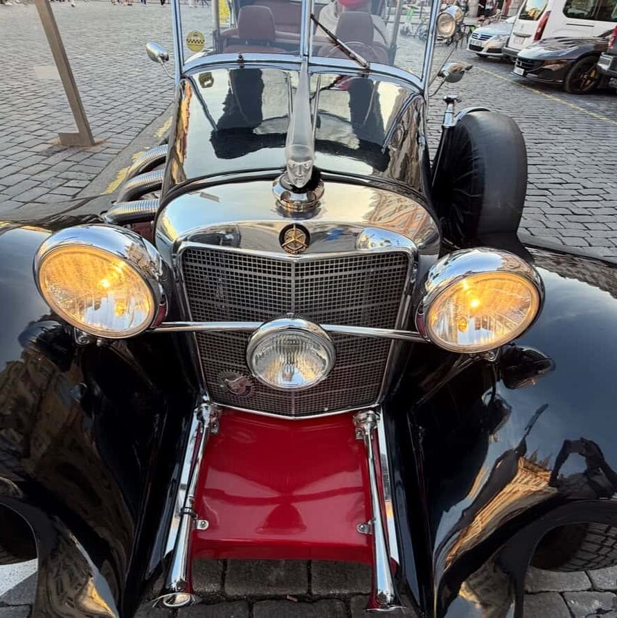 Tour in a vintage Mercedes 770 from 1930