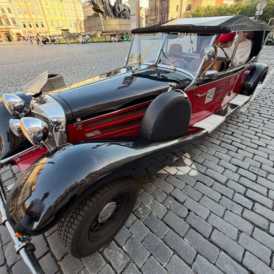 Vintage Mercedes 770 near Restaurant Mincovna